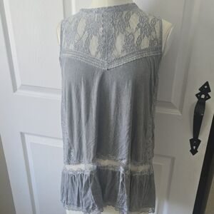 POL Gray‎ Lace Tiered Sleeveless Tunic